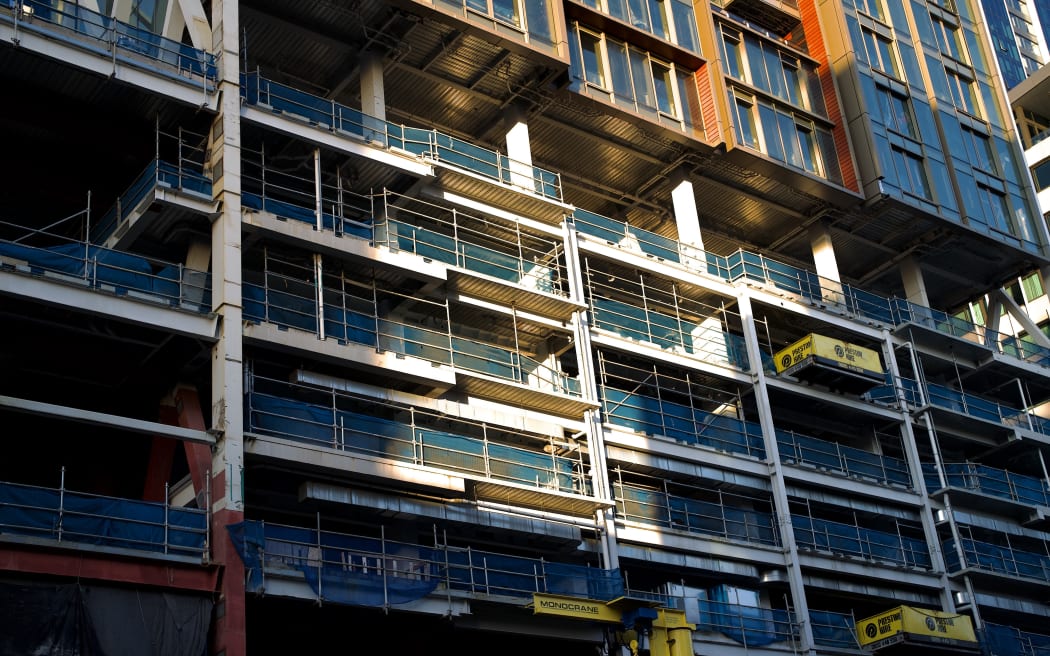 The Seascape apartment project, developed by Shundi Customs and constructed by China Construction NZ, has come to a standstill. The project was once planned to be the tallest residential apartment building in New Zealand.