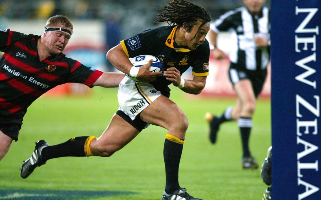 Tana Umaga scores a try during the NPC Div 1 Final in 2004.