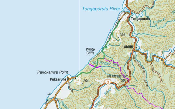 The Whitecliffs walkway connects Tongaporutu with Pukearuhe.