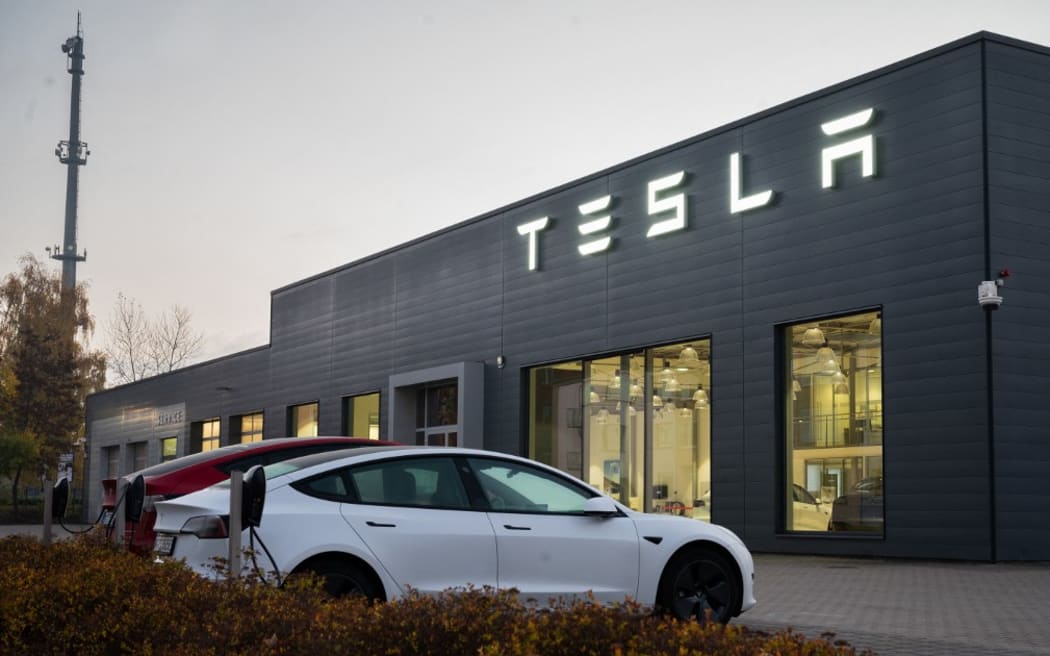 Elon Musk calls Tesla 'a real car company' - BBC News