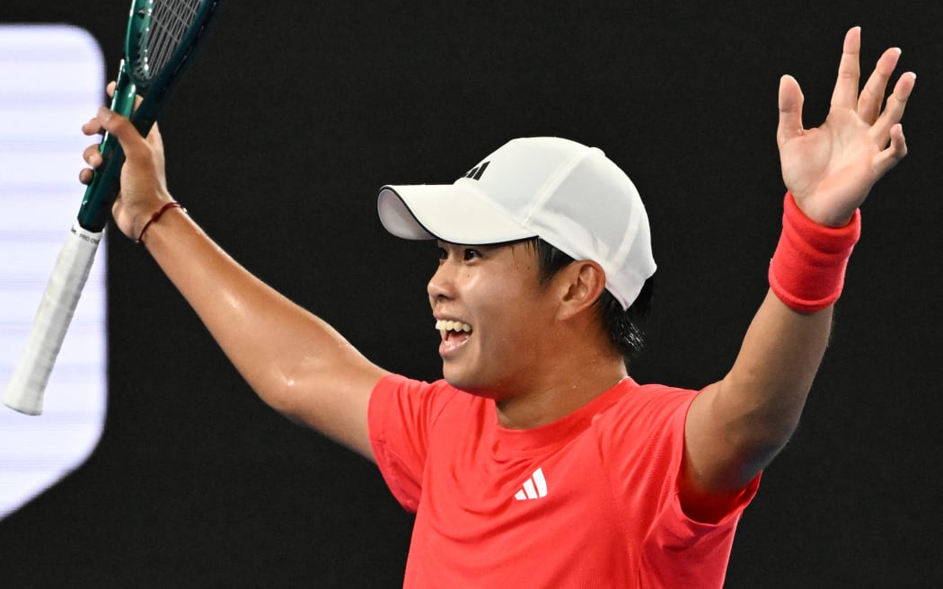 USA's Learner Tien celebrates victory against Russia's Daniil Medvedev during their men's singles match on day five of the Australian Open tennis tournament in Melbourne on January 17, 2025. (Photo by Paul Crock / AFP) / -- IMAGE RESTRICTED TO EDITORIAL USE - STRICTLY NO COMMERCIAL USE --