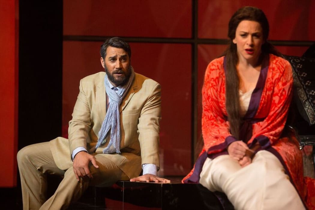 Phillip Rhodes and Madeleine Pierard in La Traviata