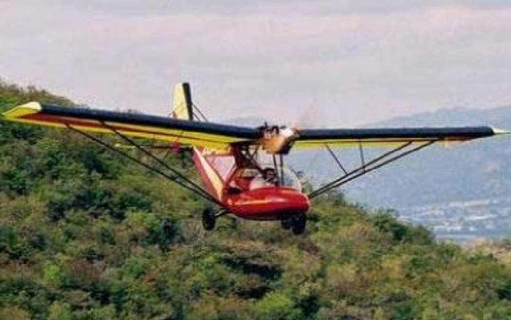 A picture of the same model of microlight that crashed.