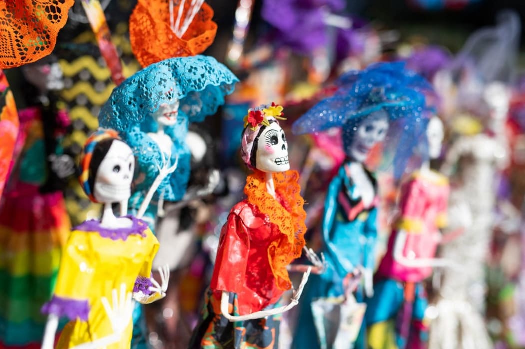 HOLLYWOOD, CALIFORNIA - NOVEMBER 02: A view of the atmosphere at Dia De Los Muertos at Hollywood Forever on November 02, 2019 in Hollywood, California.   Emma McIntyre/Getty Images/AFP (Photo by Emma McIntyre / GETTY IMAGES NORTH AMERICA / Getty Images via AFP)