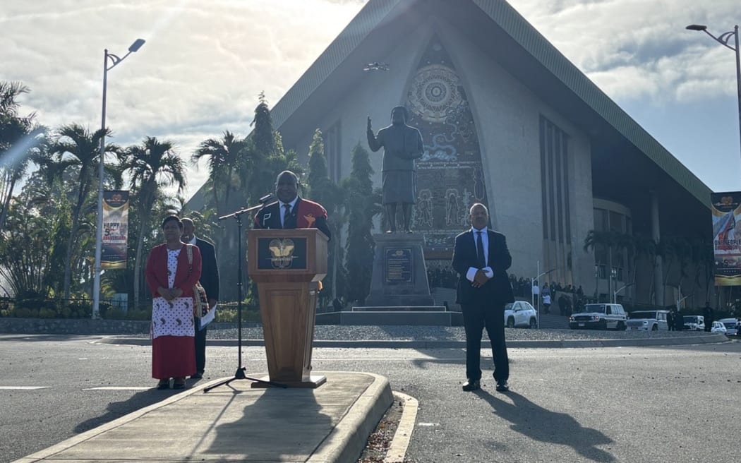 Papua New Guinea Prime Minister addresses a parade of children outside parliament in Port Moresby for the country’s 50th independence day celebrations.
Photo: Teuila Fuatai / RNZ Pacific