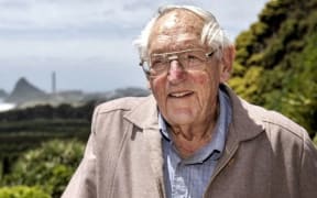 Dr George Mason, a Taranaki philanthropist, has died.