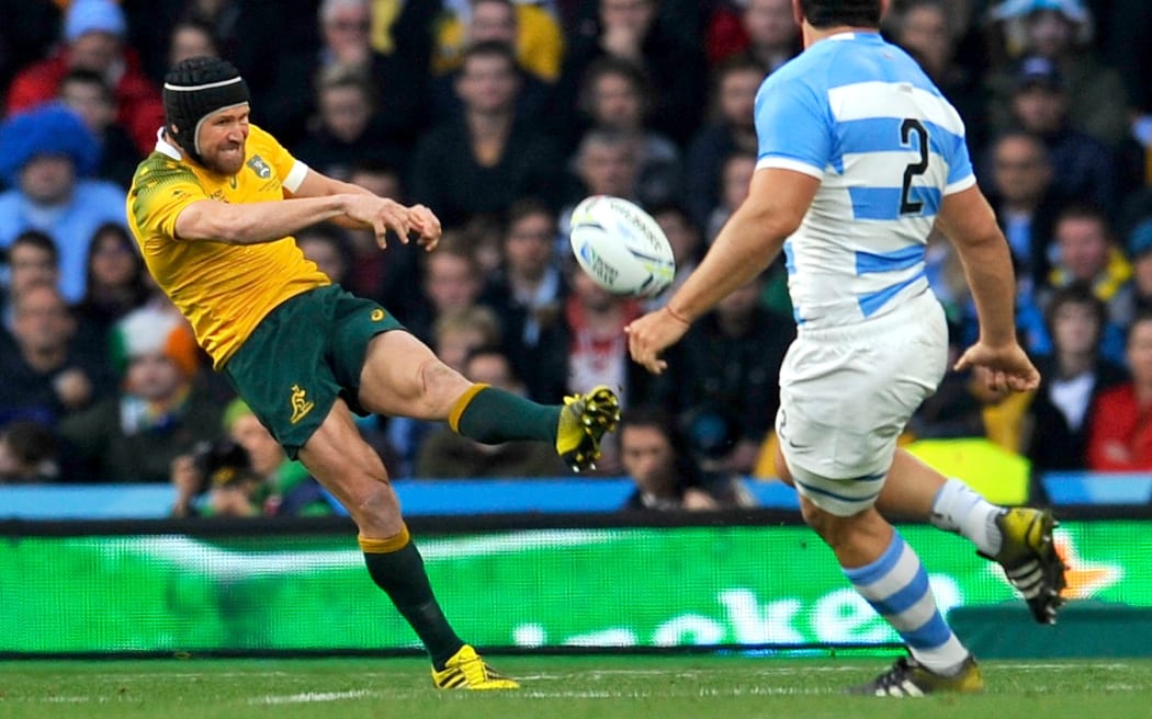 Former Wallabies international Matt Giteau is urging Rugby Australia to pick players from around the globe.