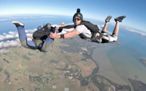 Paul Jeune skydiving