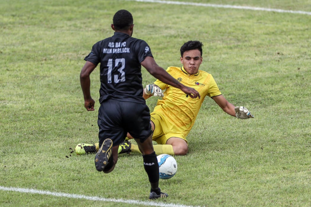 Kiwi FC's Eti Fatu makes a save against Ba.