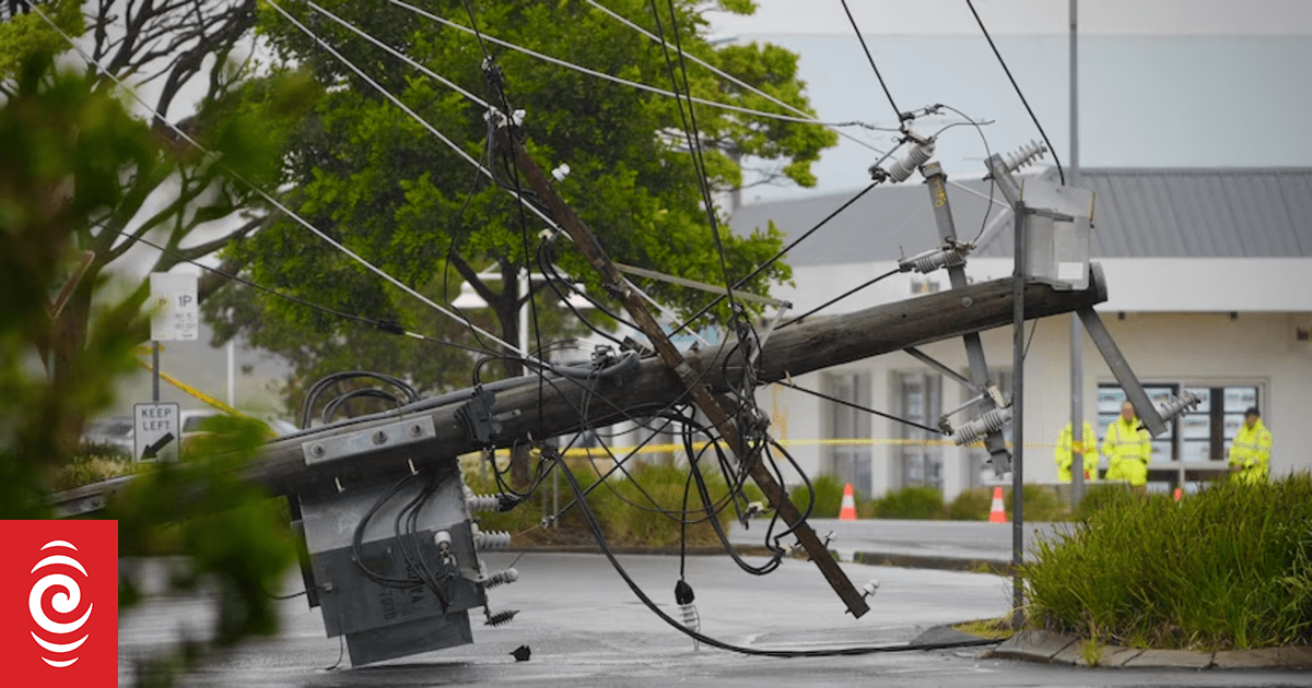 Live: Entire town told to evacuate as Cyclone Alfred nears Australian ...