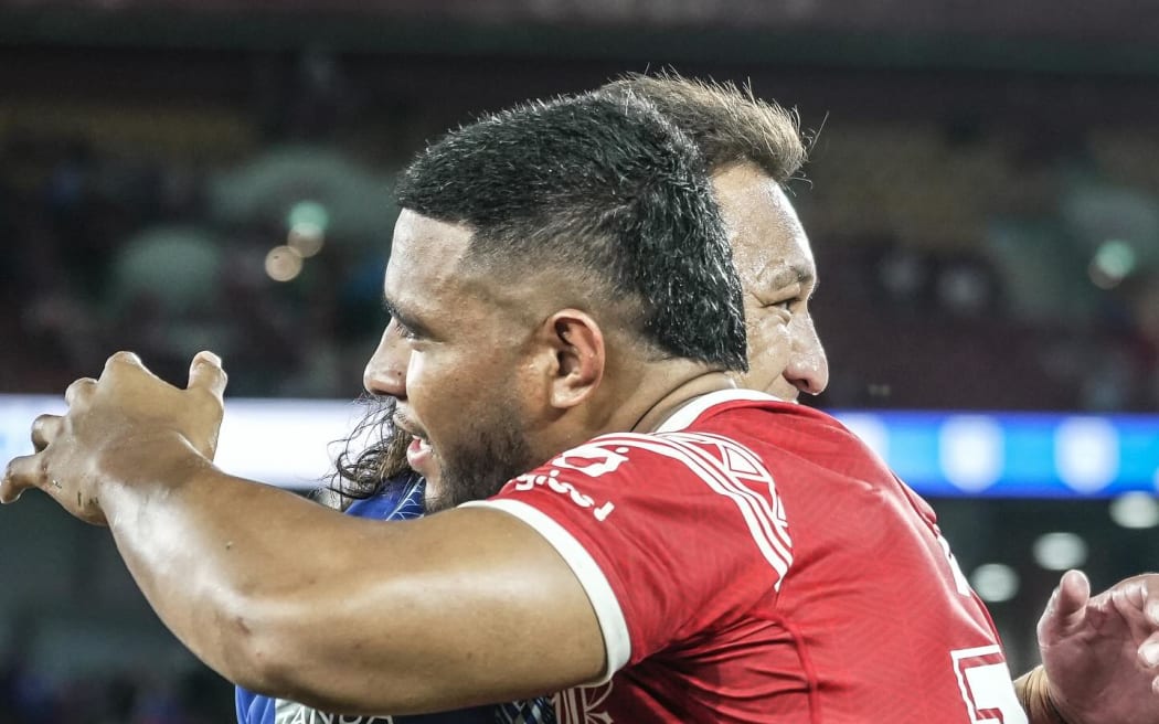 Toa Samoa have beaten Tonga 34-6 at Brisbane's Suncorp Stadium.
Tonga's coach Kristian Woolf said the occasion was outstanding but overall he was really disappointed.