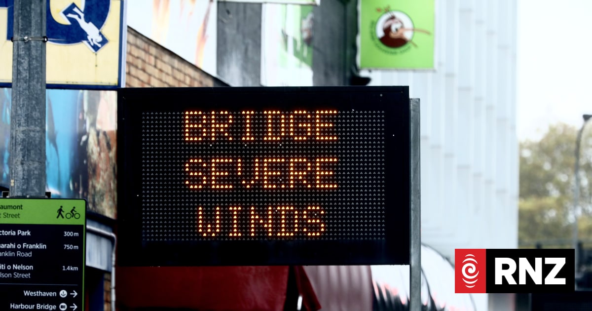 Weather: Wind threatens Auckland Harbour Bridge closure