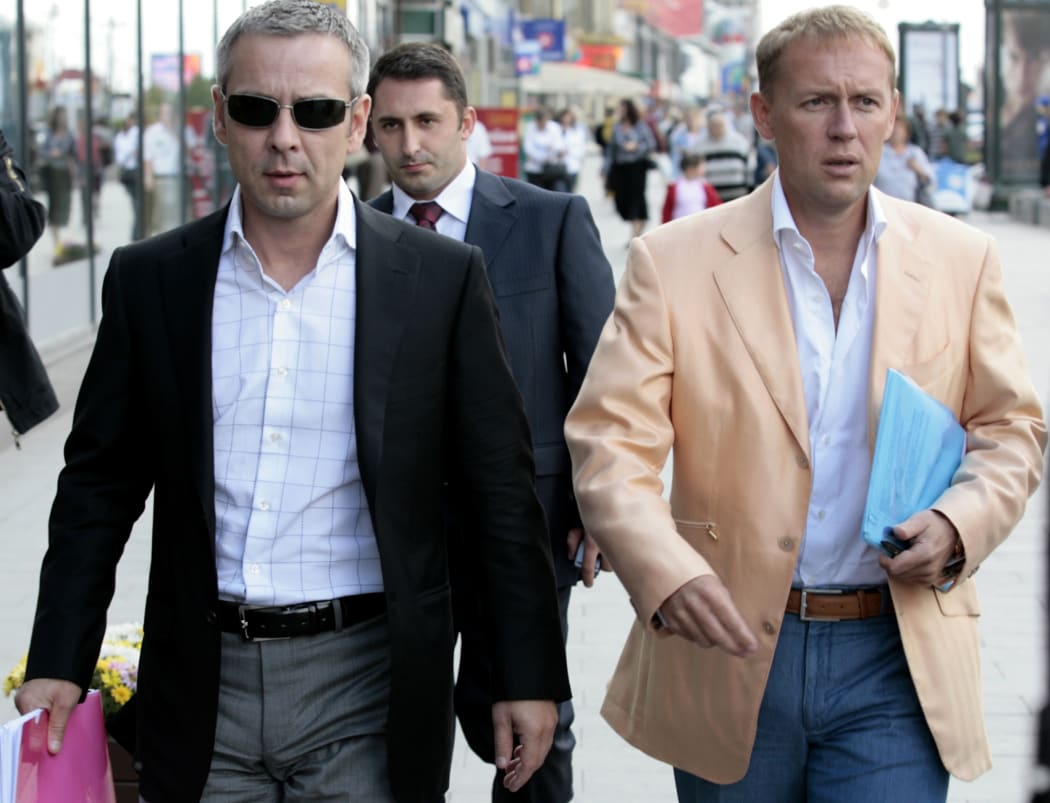 Dmitry Kovtun, left, and Andrei Lugovoi walk toward the Echo Moskvy radio studio in Moscow on 29 August 2007. They have been accused of killing former Russian agent Alexander Litvinenko in London in 2006.