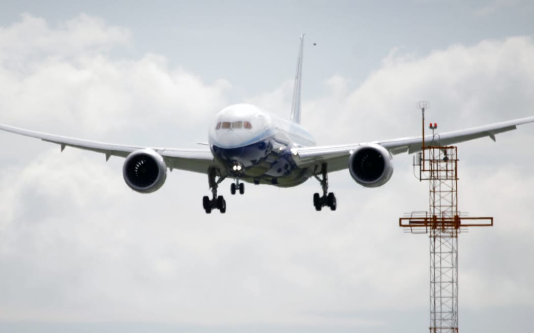 Boeing Dreamliner approaching Auckand International Airport.