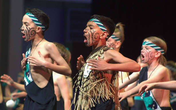 Primary students performing at HuttfFest.