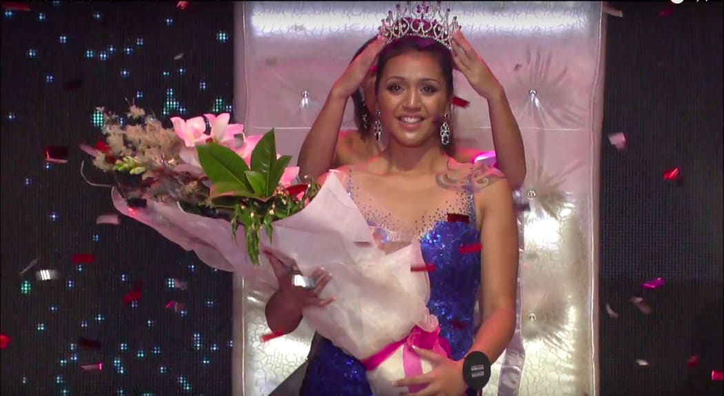Harlem-Cruz Ihaia is crowned Miss Universe New Zealand 2017.