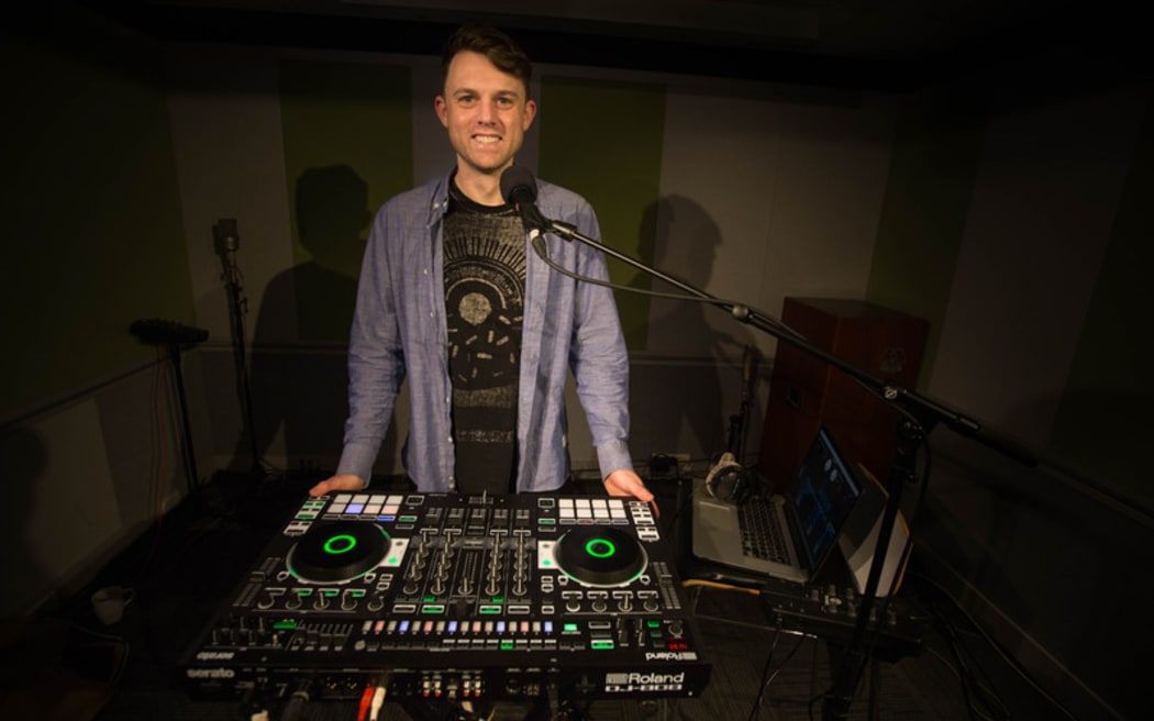 Jeremy Toy and the Serato Roland DJ808