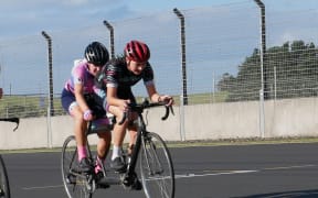 Hannah Pascoe, front, with her pilot Sophie Williamson at a Paralympics NZ training camp in 2022.