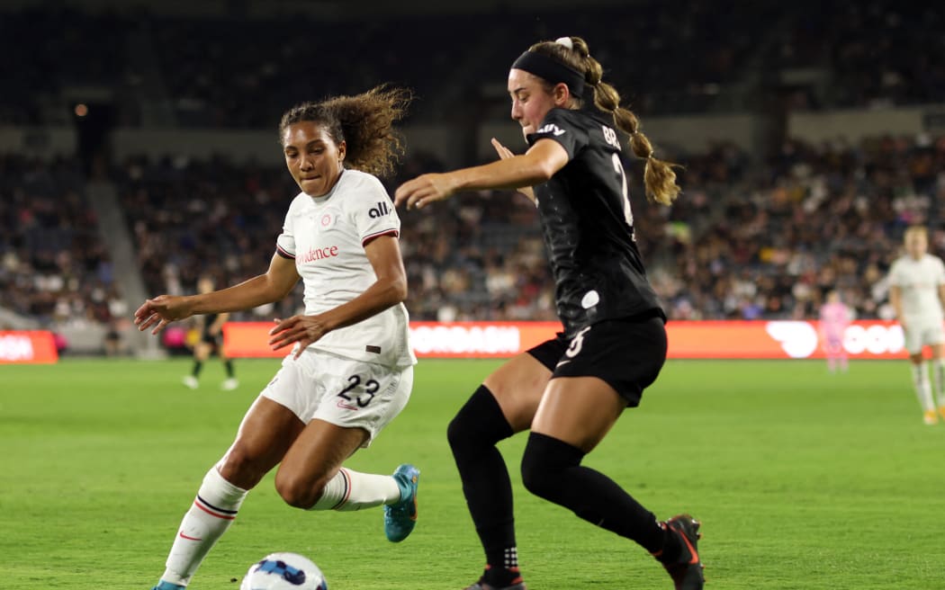 Hope Breslin (R) playing for Angel City FC in 2022.