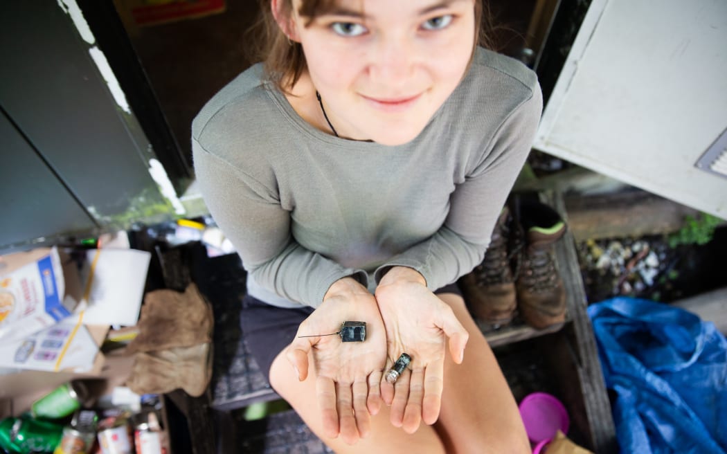 Maria Düssler holding a transmitter
