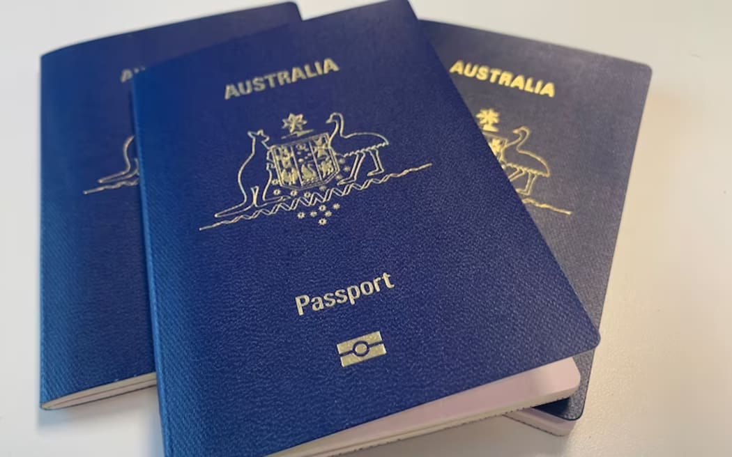 Australian government auditors have lambasted the passport office's handling of procurement contracts.