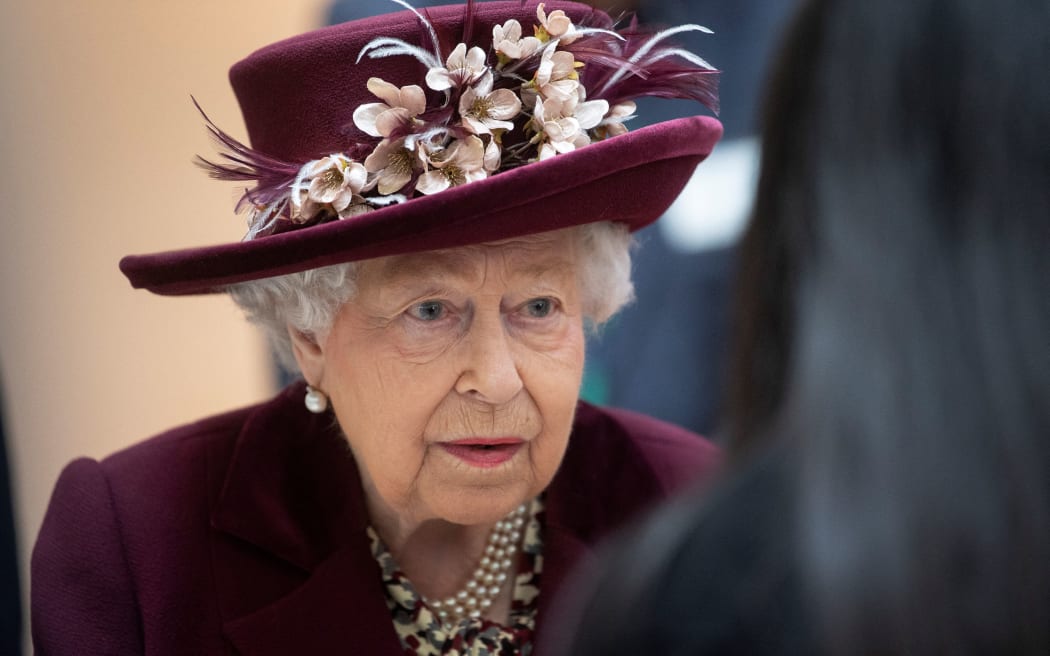 Britain's Queen Elizabeth II talks with Mi5 officers during her visit to the headquarters of MI5, Britain's domestic security agency, at Thames House in London on February 25, 2020. (Photo by Victoria Jones / POOL / AFP)