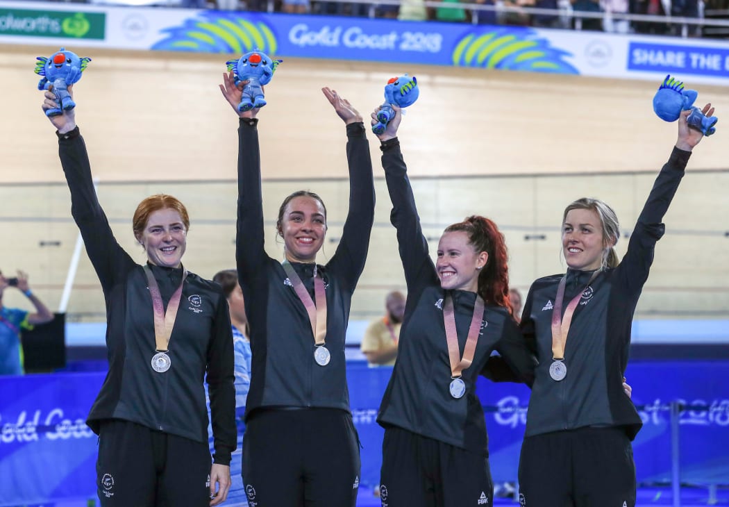 The New Zealand womens 4000m pursuit team win Commonwealth Games silver.