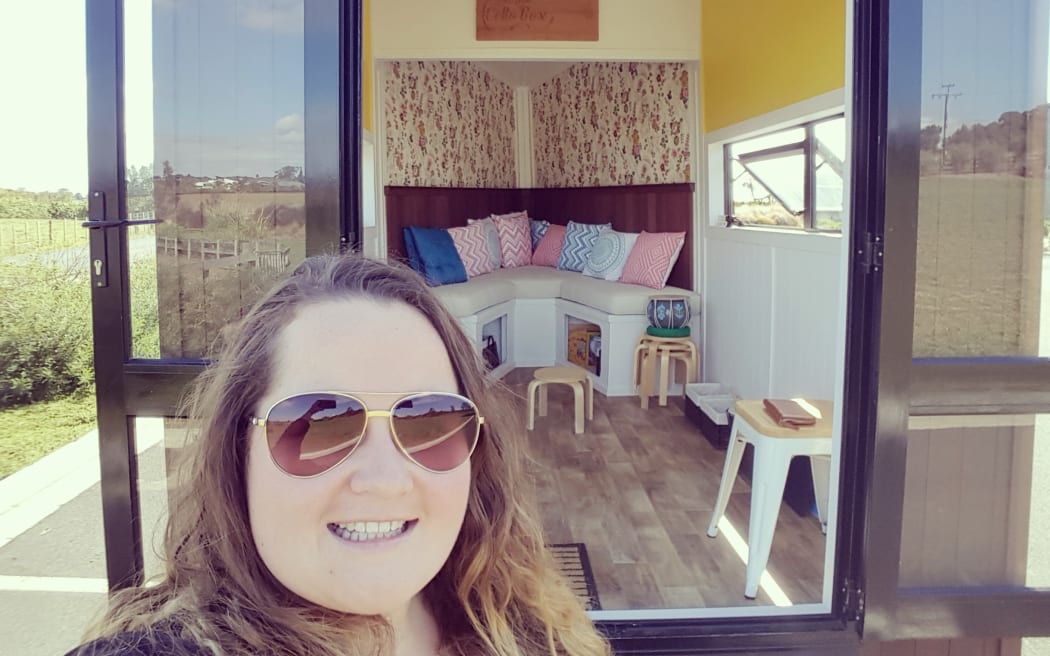 Anna-Marie Alloway and The Little Cello Box