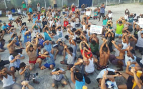 The 98th daily protest in the centre, 6-11-17.