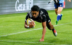 Rieko Ioane scores a try in the All Black Sevens win over England in Wellington 2015.
