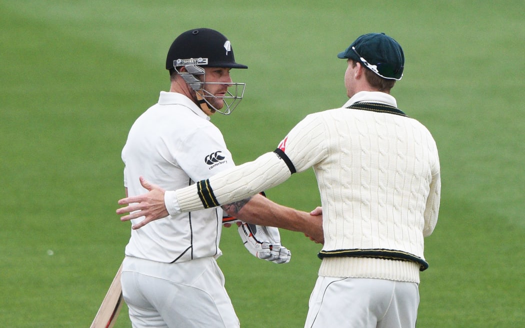 Steve Smith shakes Brendon McCullum's hand after the Black Caps captains last bat for New Zealand. 2016.