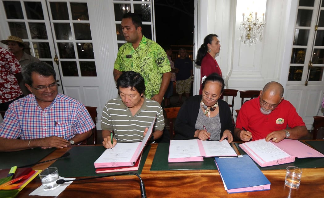 Accord signed by Tahiti unions and government, averting general strike