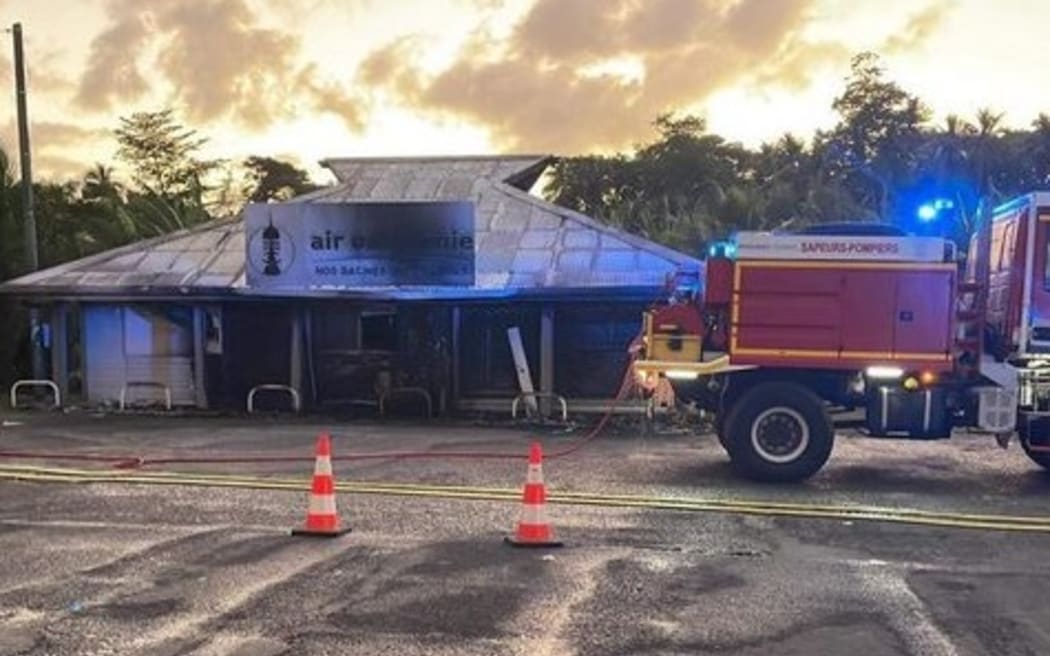 Air Calédonie agency building at the small airport terminal of Lifou in flames on the morning of 5 October 2023.