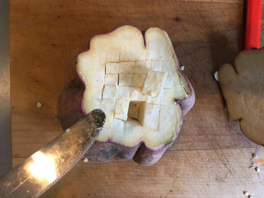 Kumara turd carving method