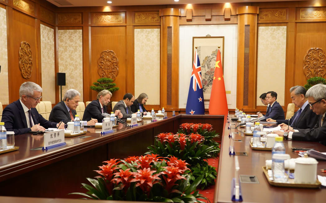 Winston Peters, Wang Yi in Beijing