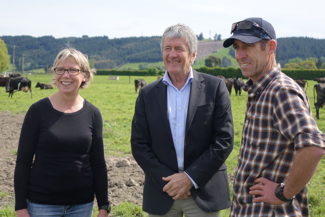 Duncan and Anne-Marie Wells with the Agriculture Minister, Damien O’Connor.