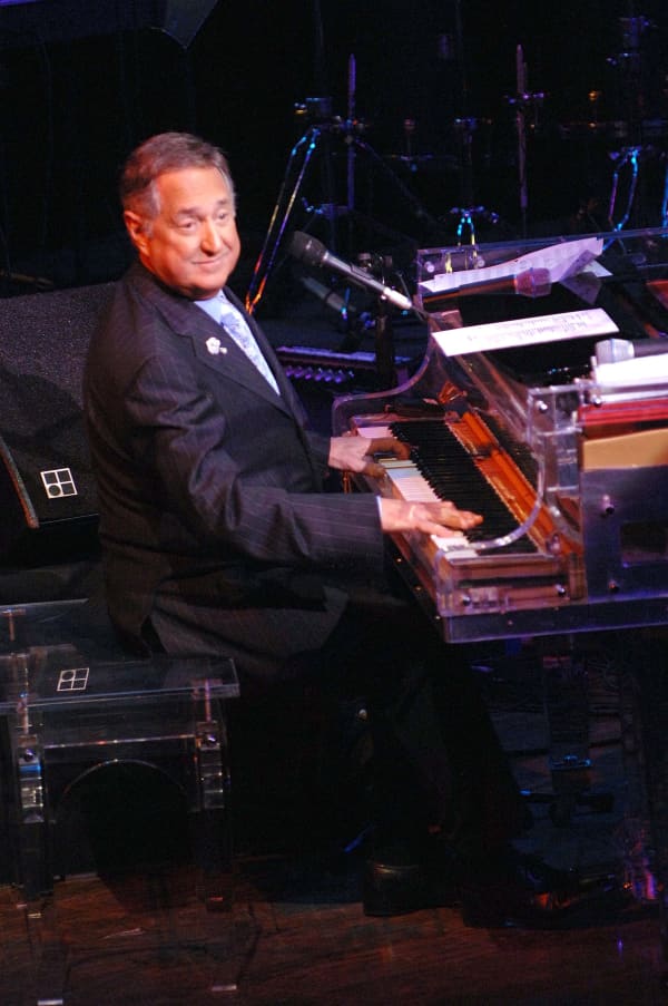 NEW YORK - OCTOBER 26:  Singer Neil Sedaka performs at a tribute to his fifty years in music at Lincoln Center's Avery Fisher Hall on October 26, 2007 in New York City. (Photo by Brad Barket/Getty Images) (Photo by Brad Barket / Getty Images North America / Getty Images via AFP)