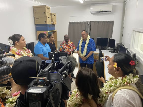 Dr Shane Reti fronting media during tour of Rarotonga hospital as part of the Pacific Mission
