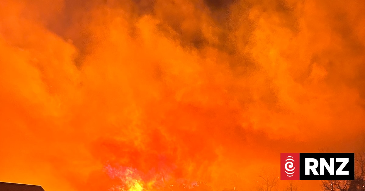 Fire and Emergency treating large Wānaka blaze as suspicious