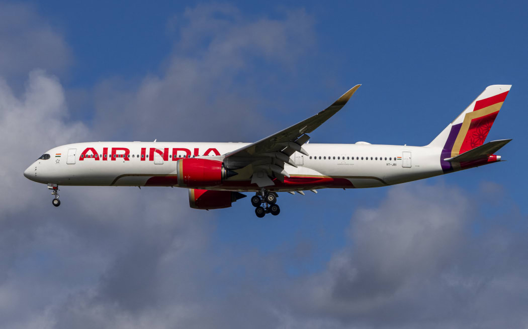 Air India plane heading to London crashes | RNZ News