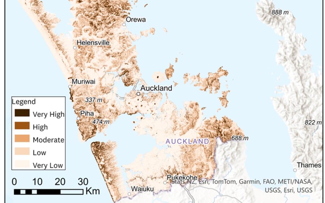 Map with dots indicating sliding scale of large landslide risk in Auckland region