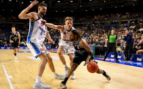 Parker Jackson-Cartwright of the Breakers under pressure from Isaac Humphries of the Adelaide 36ers.