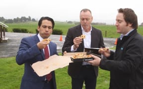 Transport minister Simon Bridges shares a drone-delivered pizza at a photo-opportunity for Dominos.