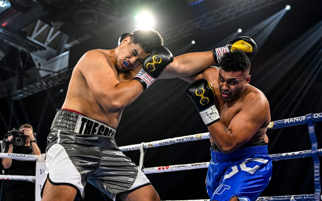 Alex Leapai Junior (left) and Manusiu Fe'ao (right).
Bout 5 - Heavyweight, Alex Leapai Junior (Australia) v Manusiu Fe'ao (New Zealand).
Duco Boxing Fight Night at the Viaduct Events Centre, Auckland, New Zealand on Saturday 14 September 2024. © Photo: Andrew Cornaga / Photosport