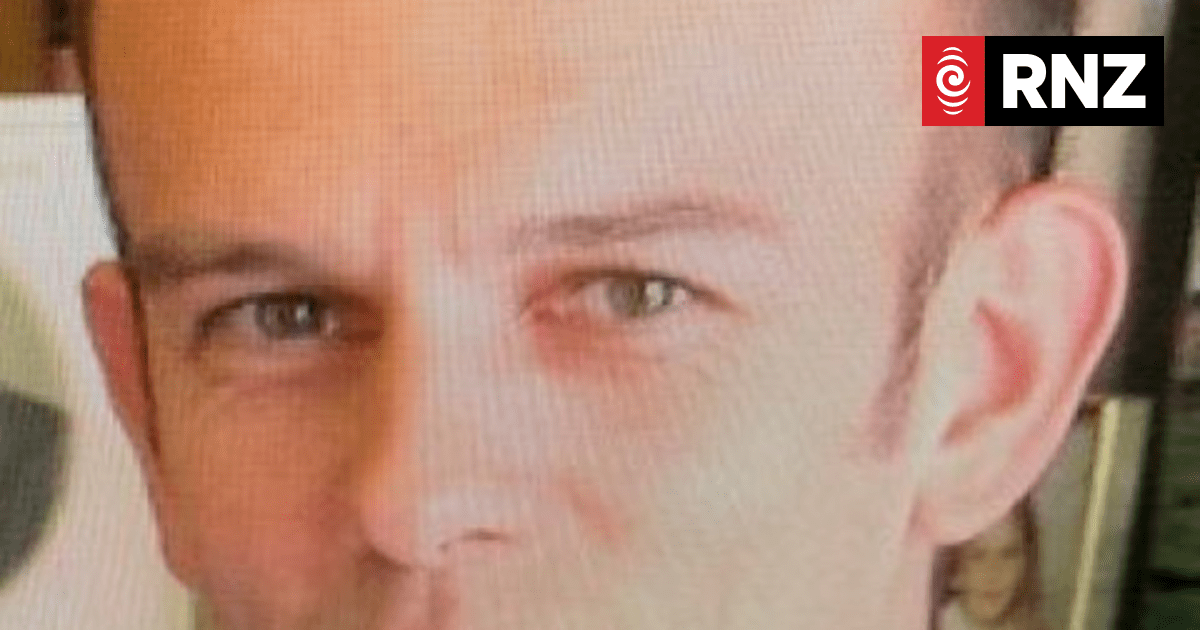 Missing Marokopa dad Tom Phillips still hiding in western Waikato with kids, police say - Vimarsana News