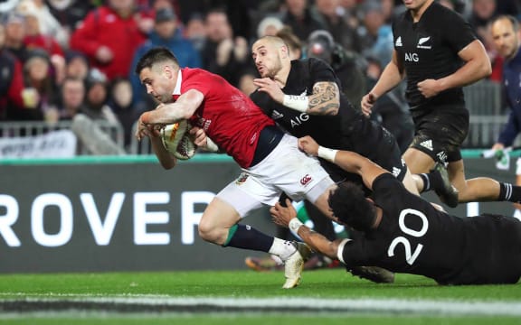Conor Murray scores the second try for the Lions.