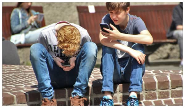 teens on phones