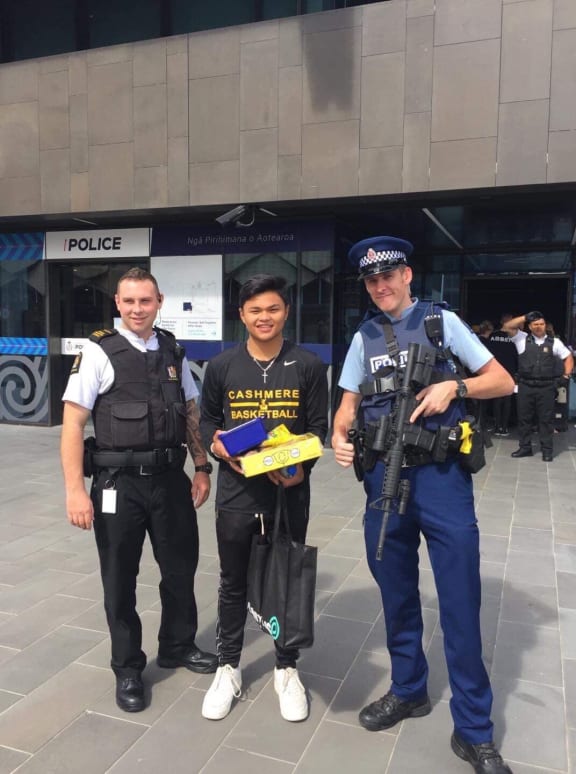 Cashmere student Joshua Dela Cruz stands with the two police officers.