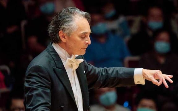 Conductor Jun Märkl.
