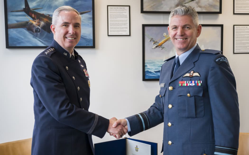 Commander US Space Command General Stephen Whiting shakes hands with Chief of NZ Air Force Air Vice-Marshal Darryn Webb.